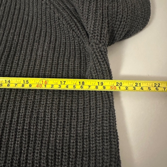 Quince Organic Cotton Fisherman Crewneck Sweater in Charcoal Gray | Size Medium - Picture 8 of 9